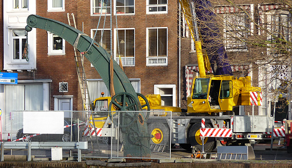 Vertrek stadskraan Middelburg voor opknapbeurt