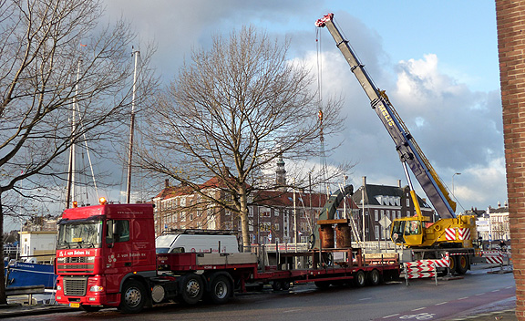 Vertrek stadskraan Middelburg voor opknapbeurt